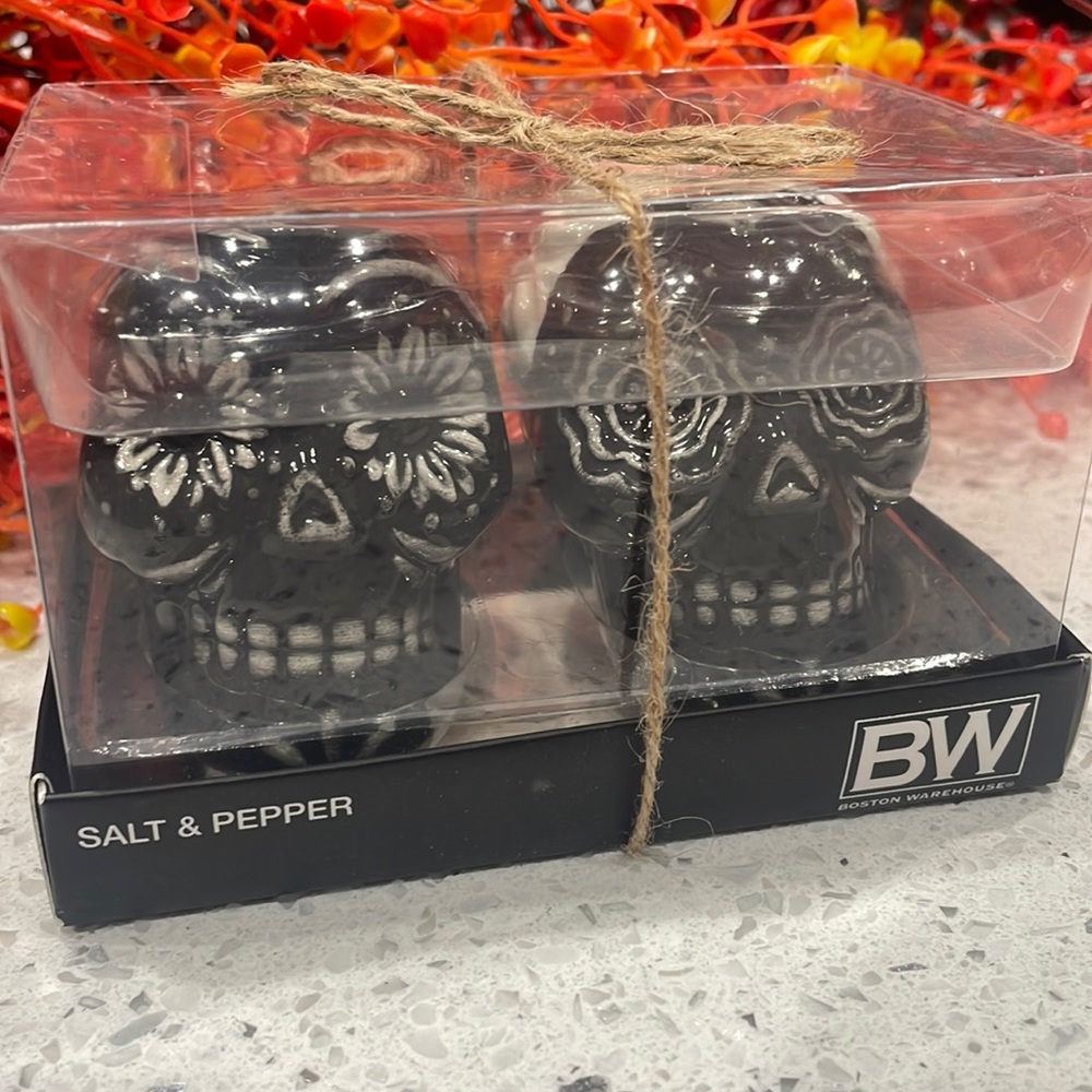 Sugar Skull 💀 Salt and Pepper Shaker Set